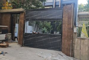 درب بالارونده تاشو چیست؟ | راهنمای کامل مزایا و نحوه عملکرد آن