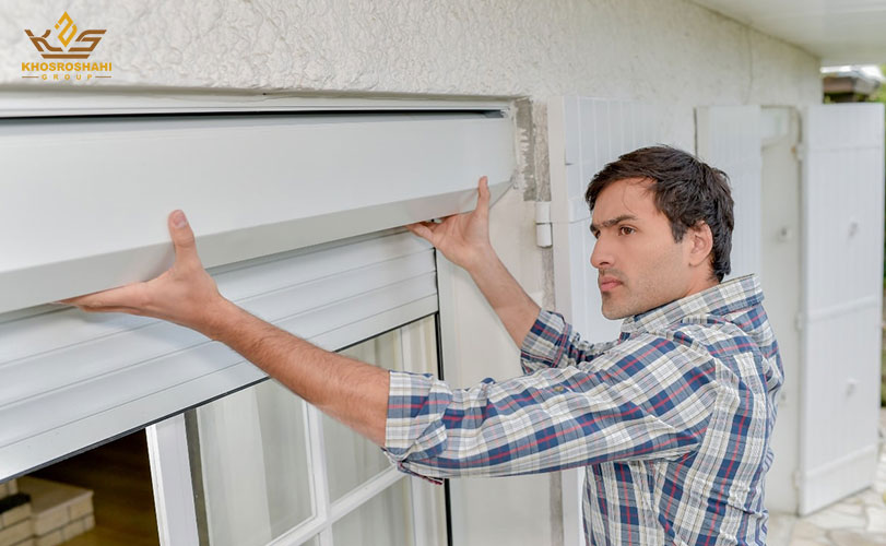 پایین آوردن کرکره برقی هنگام قطع برق با خلاص کن دستی 